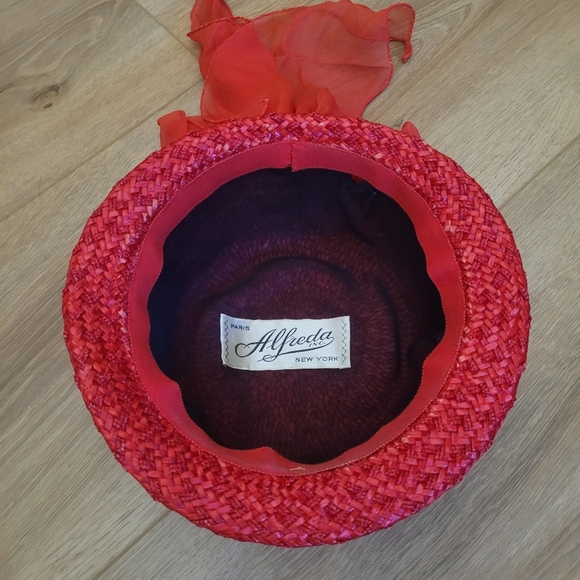 1950's Alfreda‎ Red Straw and Chiffon Peach Basket Hat - Picture 5 of 7